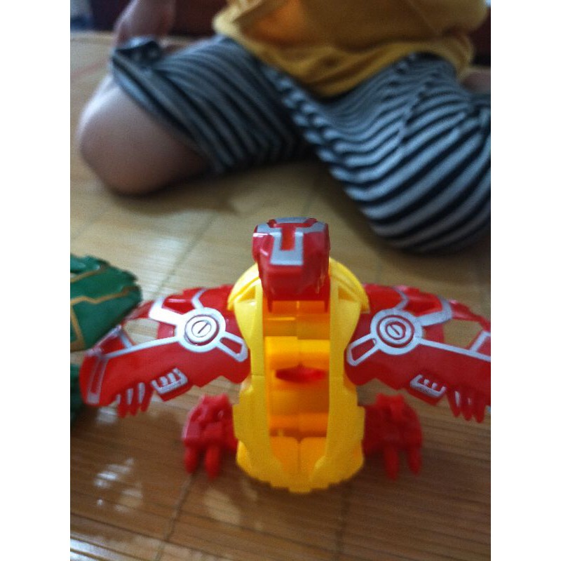 Trứng khủng long biến hình siêu nhân cỡ lớn