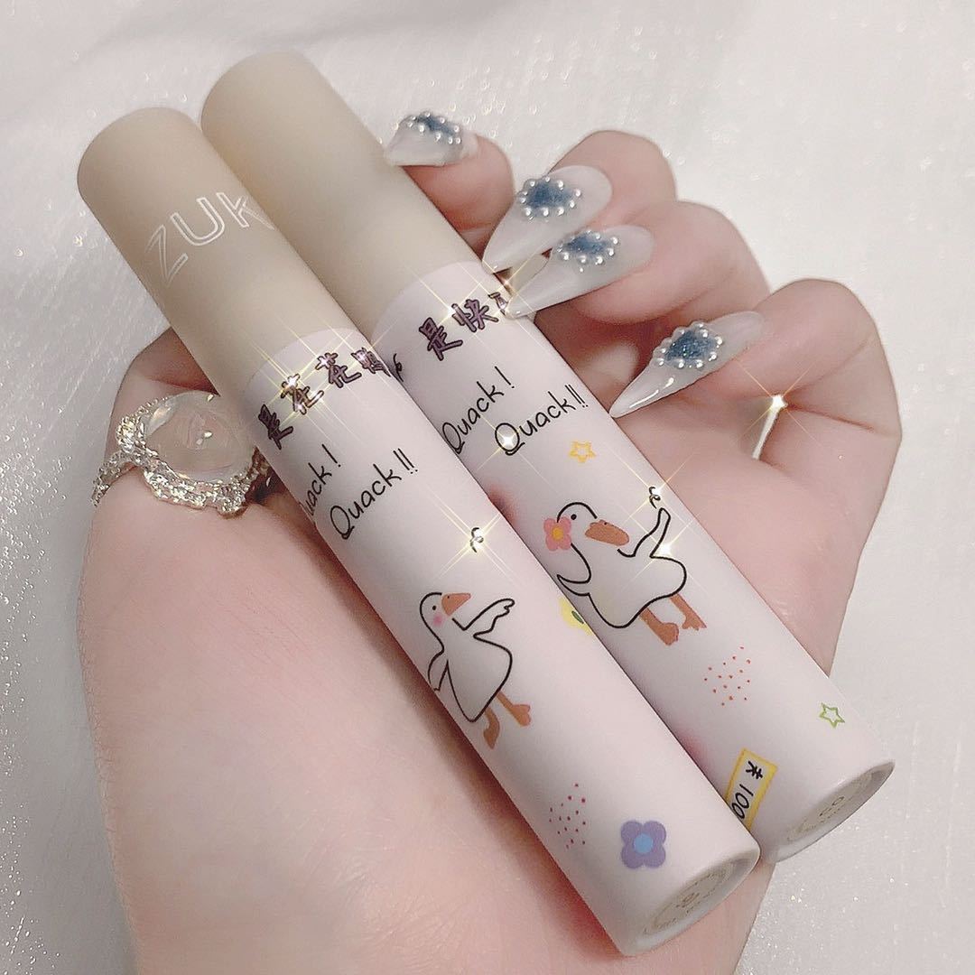 [Hàng mới về] Son môi màu nhung lì lâu trôi thiết kế vỏ hình chú vịt dễ thương | BigBuy360 - bigbuy360.vn