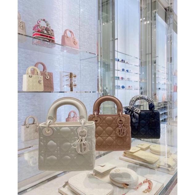 Túi chữ Đ vân 3 ô da lì size 17 kèm khăn 2 bản dây full 2 box hàng QC cao cấp