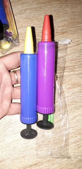Chiếc ống bơm bằng nhựa mini để bơm bong bóng