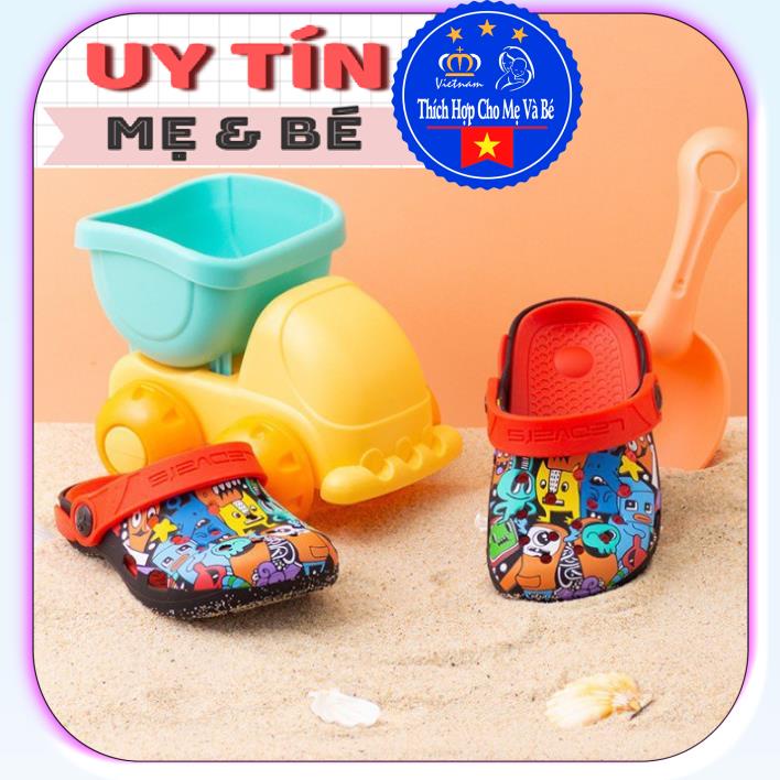 Dép cho bé Aiueo Nhật,sục cross cho bé trai bé gái chống trơn trượt ,được làm bằng 16 cái núm ty silicone cao cấp.