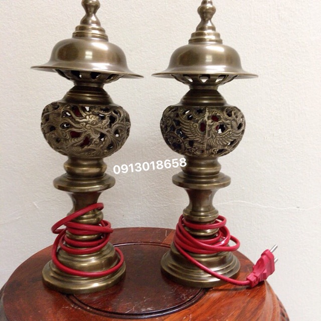 Đôi đèn điện thờ bằng đồng họa tiết rồng phượng cao 32cm,  đèn thờ long phượng bằng đồng.m