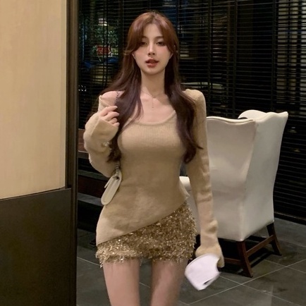 Bộ Áo Sweater Tay Dài Cao Cấp Phong Cách Hàn Quốc + Quần Short Tua Rua Đính Kim Sa Thời Trang Cho Nữ