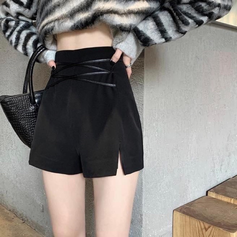 Quần short ngắn nữ lưng cao xẻ tà đen nhung phối dây đan chéo - Order taobao quảng châu