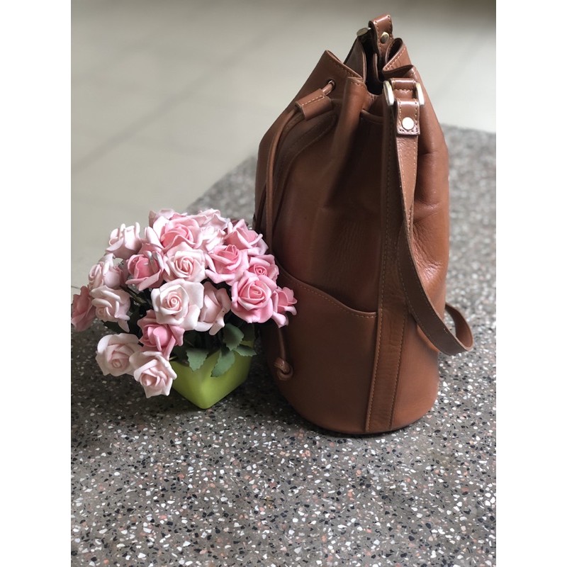 Bucket bag da thật màu nâu sang trọng hiệu CROCE