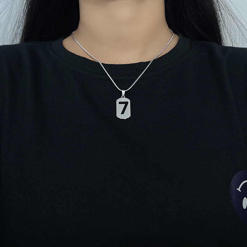 Vòng cổ Thép Titan Mặt Vuông Khắc Số 7 Thời Trang Unisex