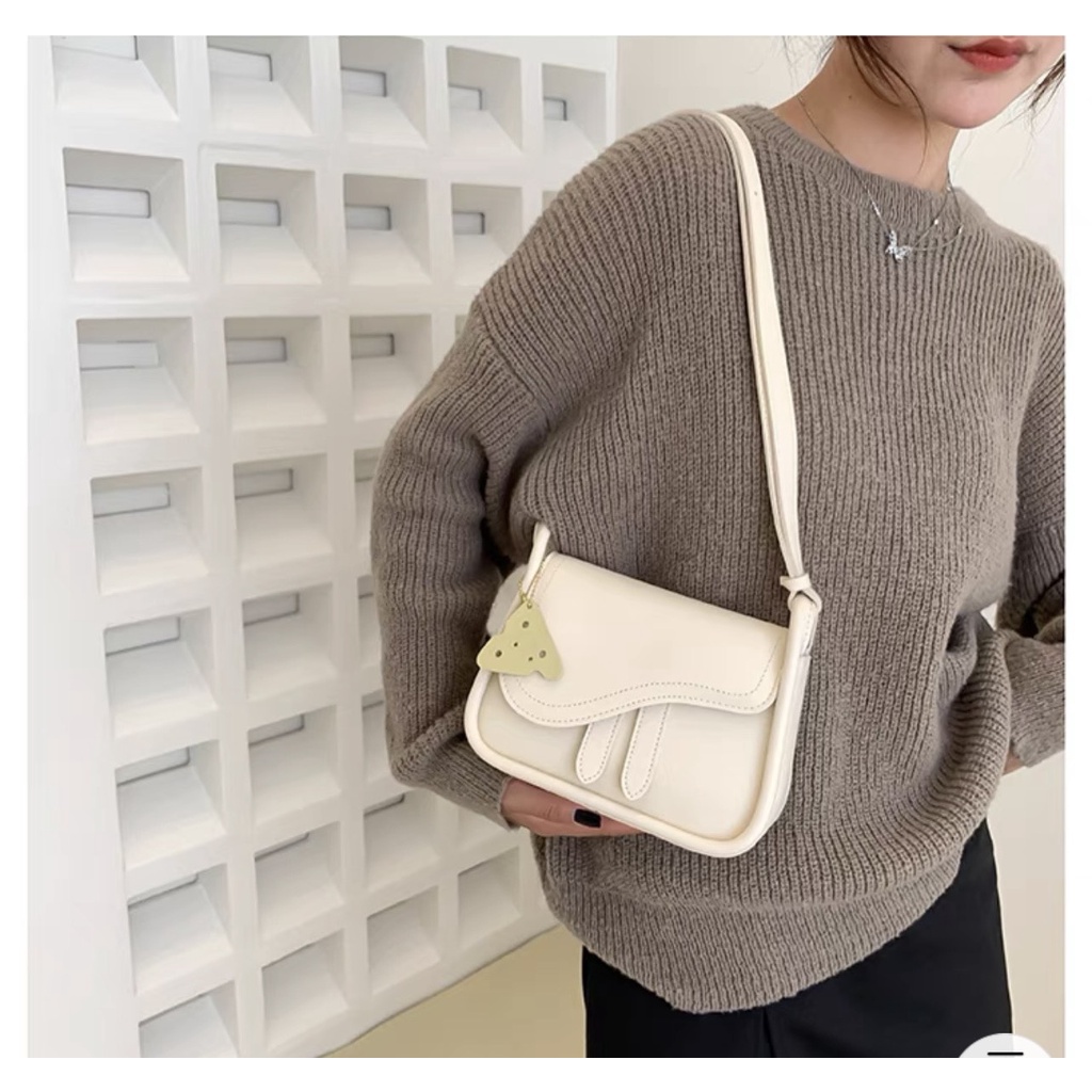 Túi xách nữ đeo chéo Linh Store da mềm thiết kế phong cách dễ thương kèm móc da tam giác