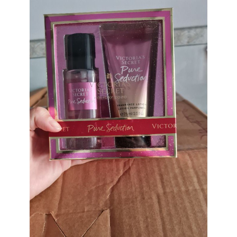 Set 2 chai victoria gồm 1 xịt và 1 lotion 75ml.  . hàng chuẩn