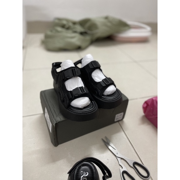 Sandal đế cao nữ bánh mì 2 màu trắng đen dễ phối đồ phong cách ulzzang đi học đi làm đi chơi #2218