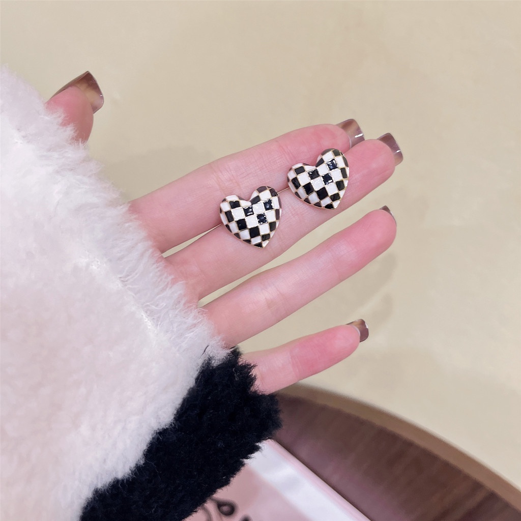 Bông Tai Kim Loại Hình Bàn Tay Phong Cách Retro Thời Trang Hàn Quốc