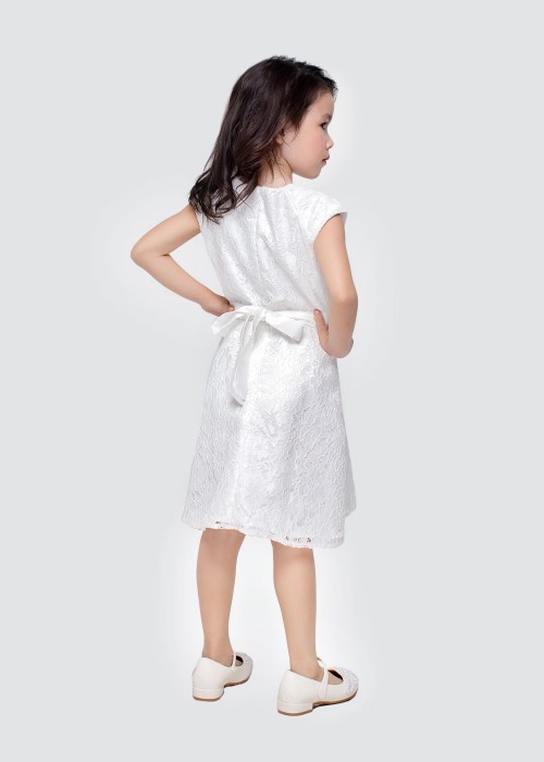 Đầm ren viền cúp ngực trắng bé gái Jadiny