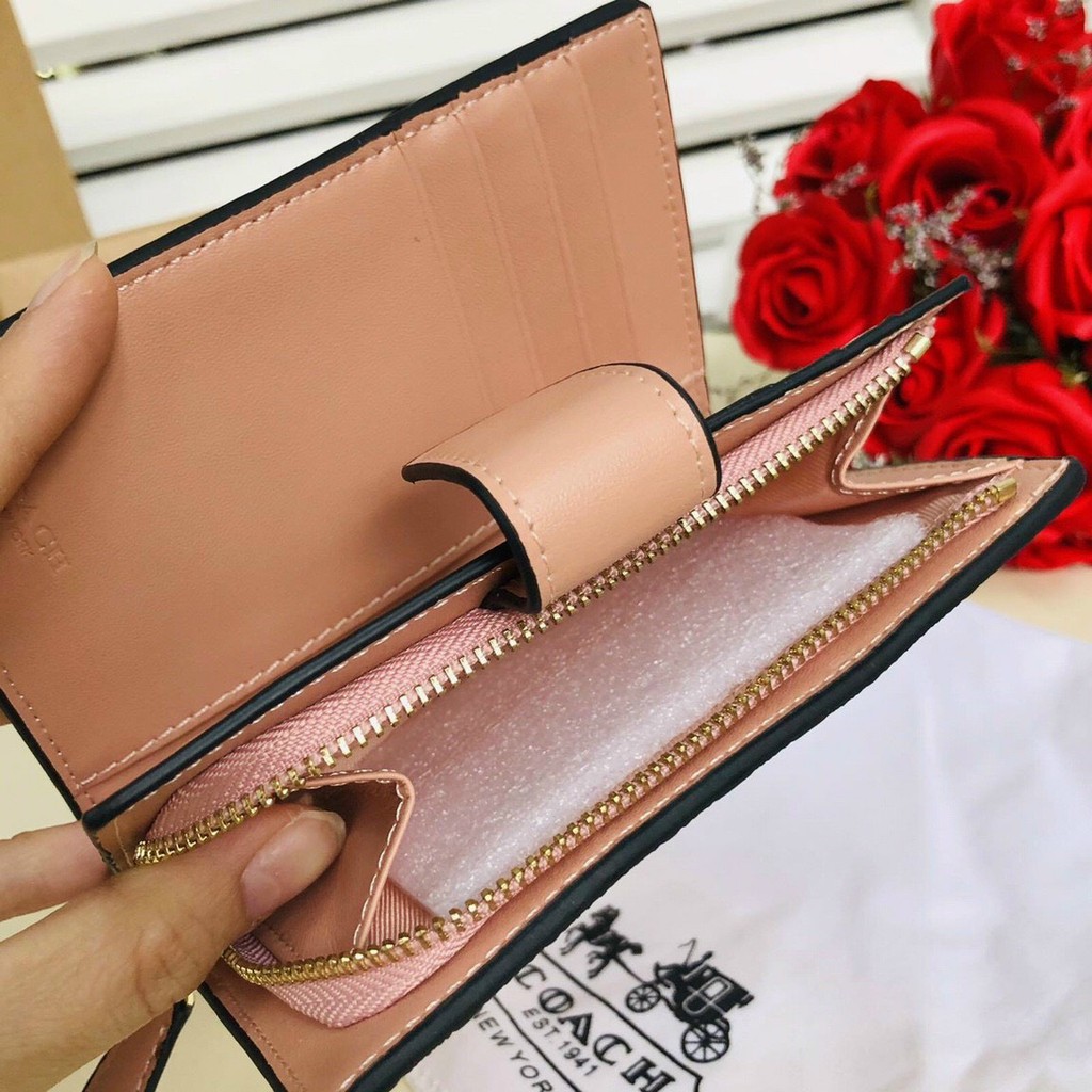 Ví Coách Medium Corner Zip F25937