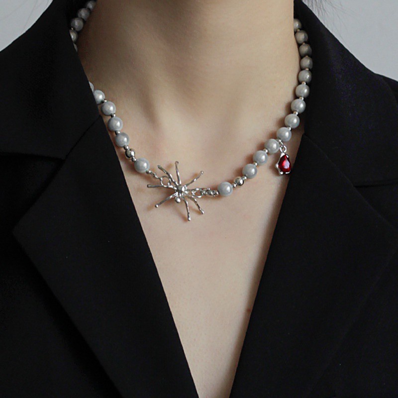 vòng cổ Mặt Hình Giọt Nước Và Nhện Đính Ngọc Trai Phản Quang Sang Trọng