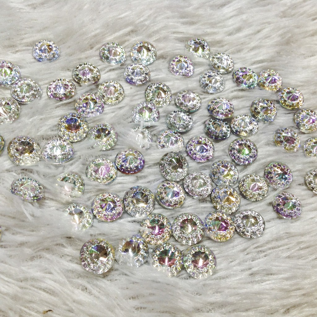 Set 10 Hạt đá acrylic kết áo tròn chóp viền hoa 3d ánh 7 màu size 8mm và 1cm