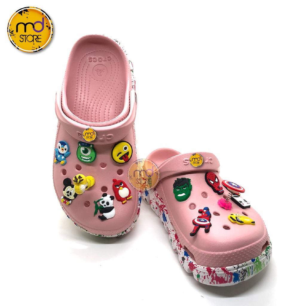 [Super Sale] Dép Cross vảy sơn hồng đế trắng , Dép Cross cá sấu bít đầu - Tặng kèm 12 Sticker, Jibitz +Hộp | BigBuy360 - bigbuy360.vn