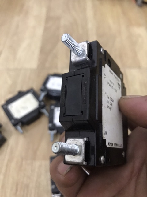 Cb đóng ngắt DC 50a ,hàng tháo tủ công nghiệp