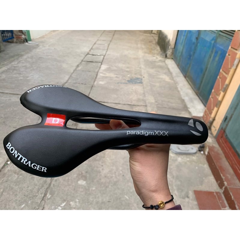 Yên carbon bontrager bọc da nhiều màu cho xe đạp thể thao