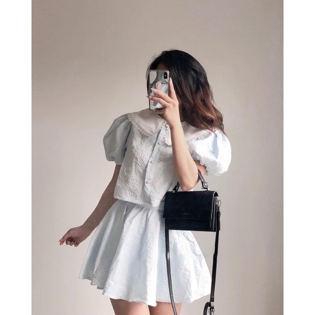 Sét gấm gồm áo croptop tay bồng kèm chân váy cạp chun, set tiểu thư chất liệu vải gấm cao cấp.