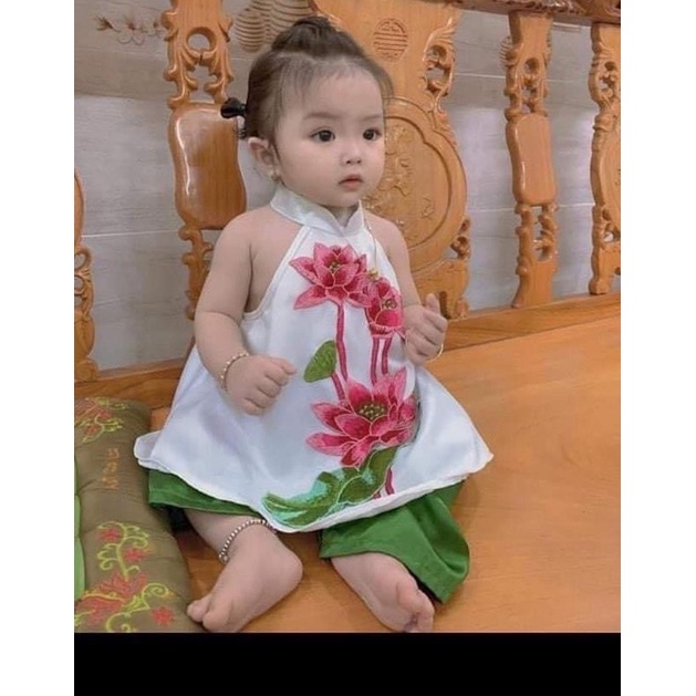 Yếm đào thêu/ bà ba sen thêu hàng thiết kế cho bé gái