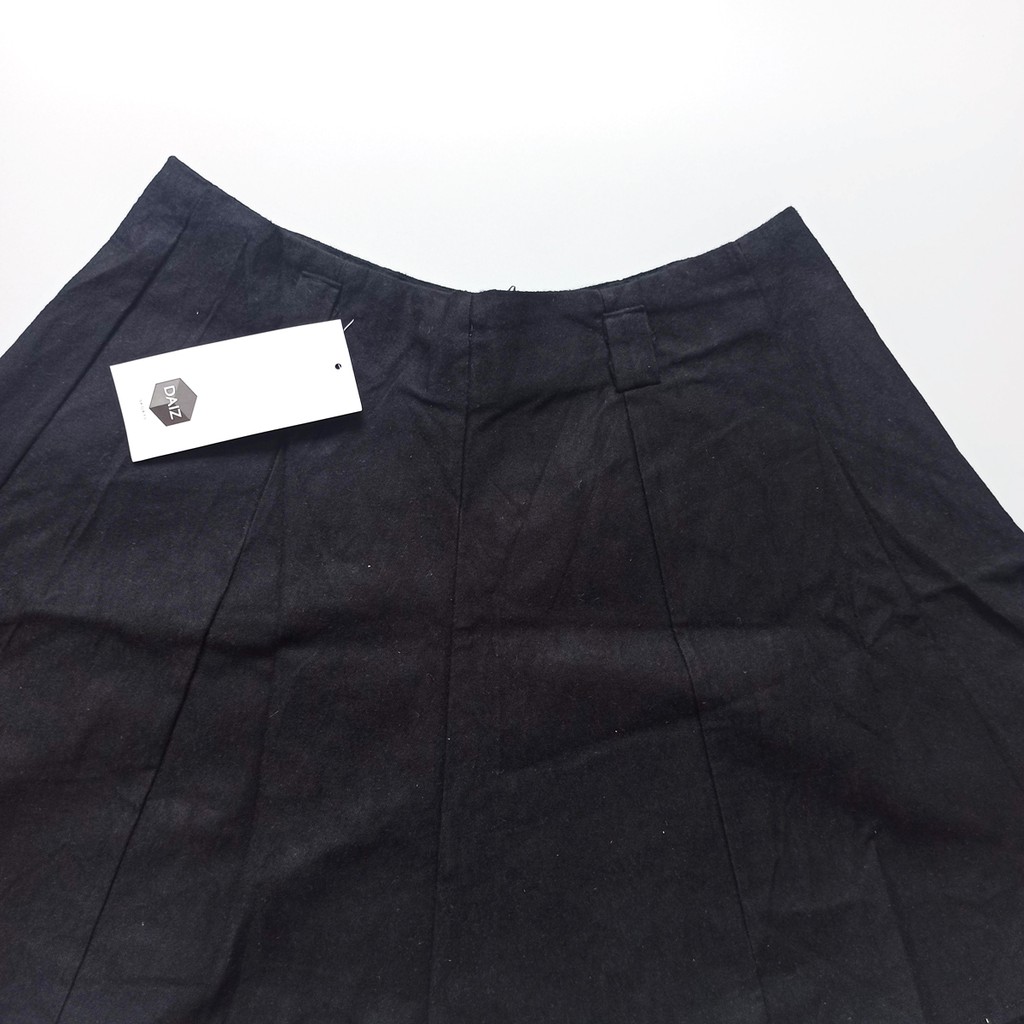 Chân váy xòe màu đen