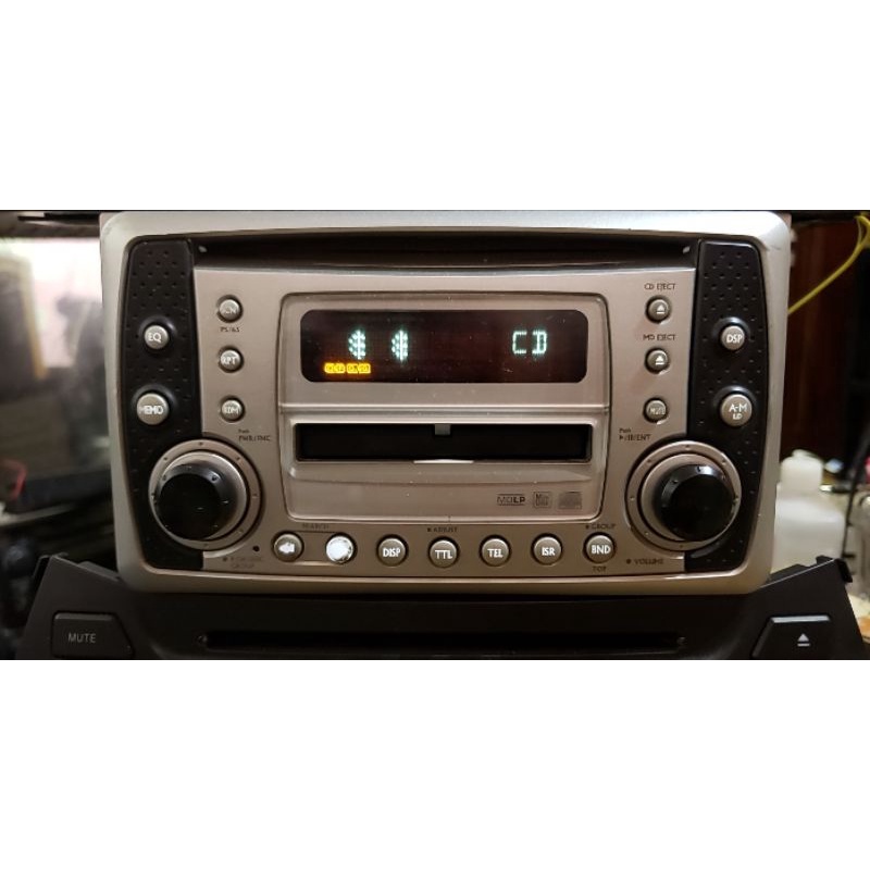 Đầu CD md radio Clarion Made in japan giành cho ô tô.
