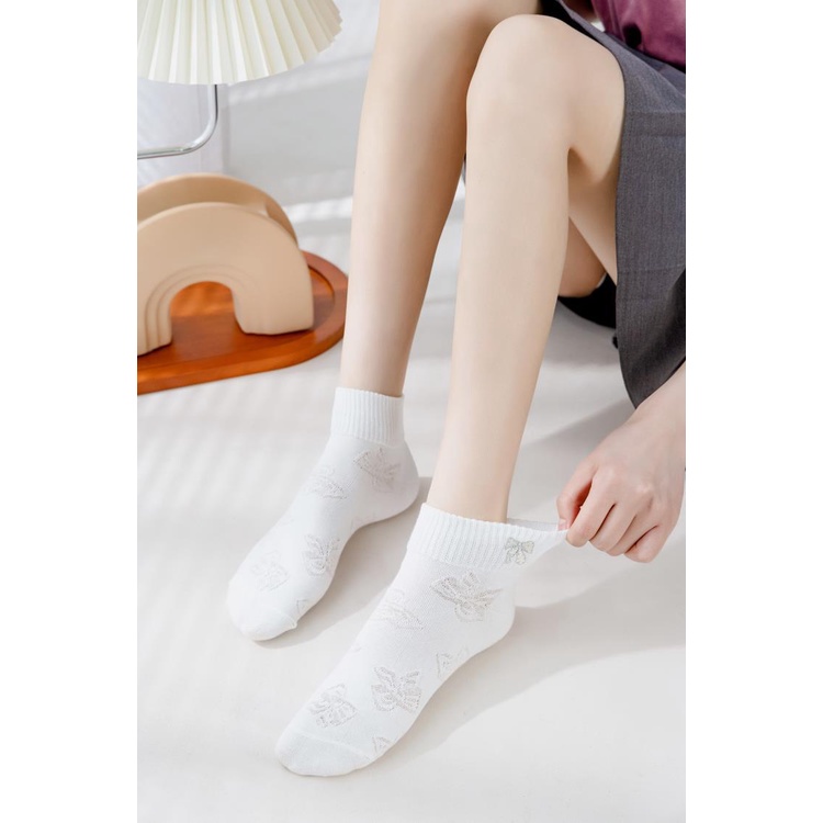 Tất vớ nữ cổ ngắn màu trắng họa tiết ren thêu hình