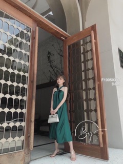 Đầm suông lụa cổ yếm
