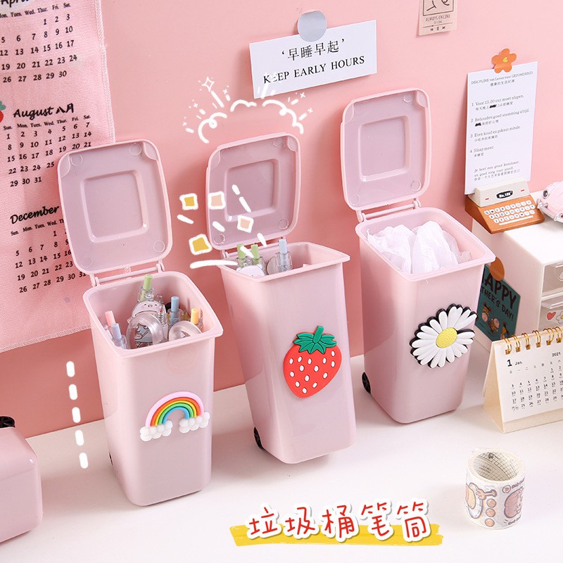 Thùng rác mini để bàn kiêm hộp bút màu hồng có bánh xe và nắp siêu cute dễ thương