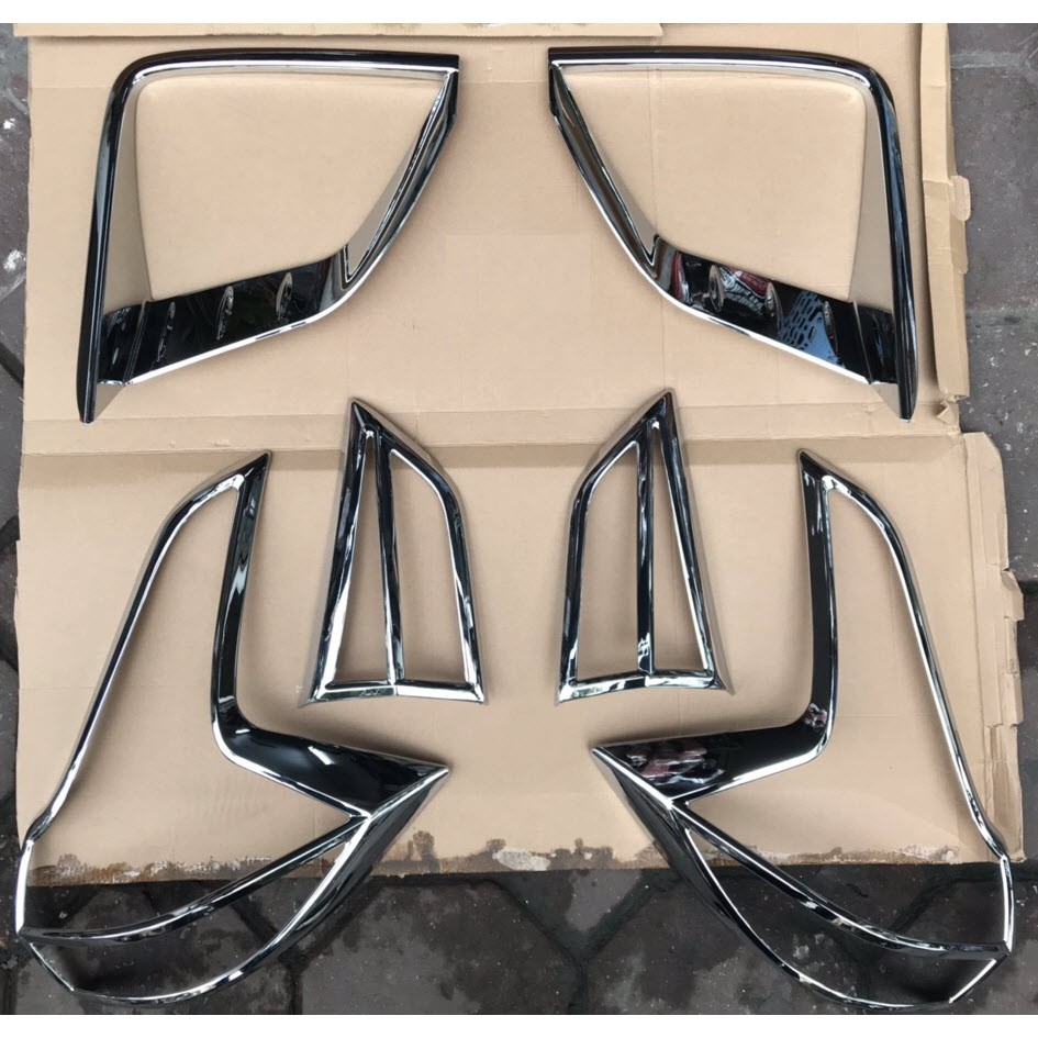 Ốp viền đèn trước sau Mitsubishi Xpander