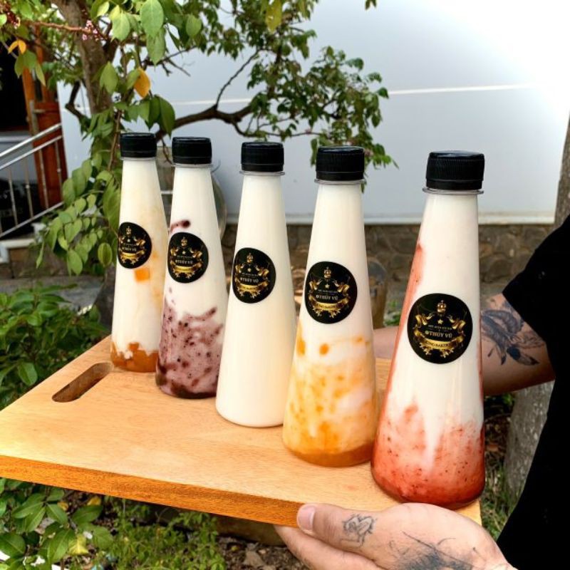 Chai nhựa pet tam giác 330ml fi30 kèm nắp | BigBuy360 - bigbuy360.vn