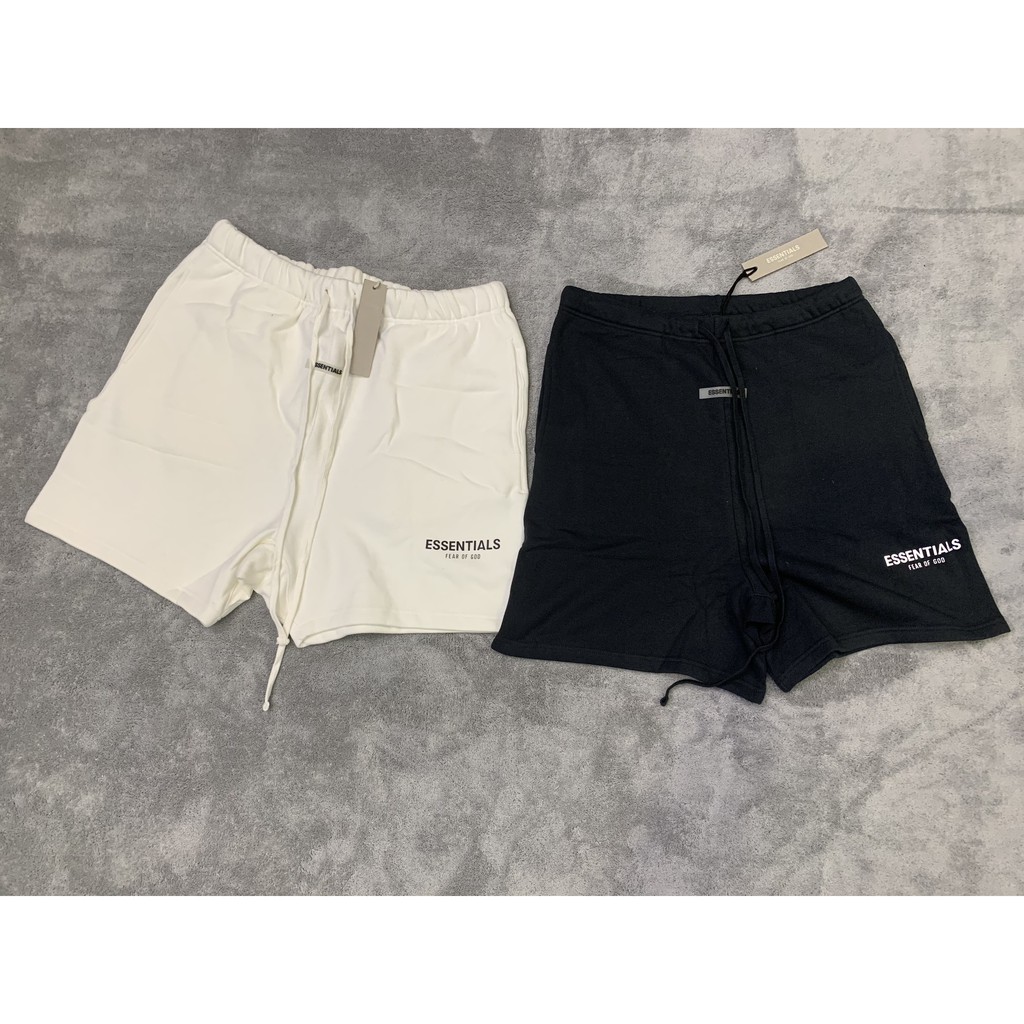 Quần short phong cách đen trắng