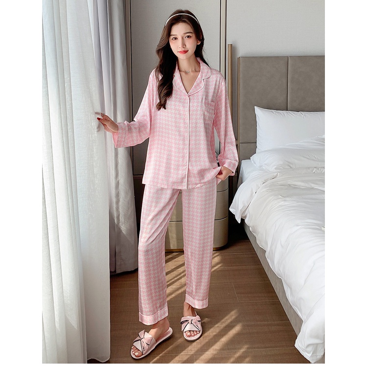 Bộ đồ ngủ vải lụa satin tay dài in họa tiết caro giản dị cho nữ