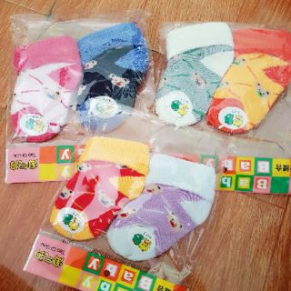 Set 2 đôi tất xù sơ sinh