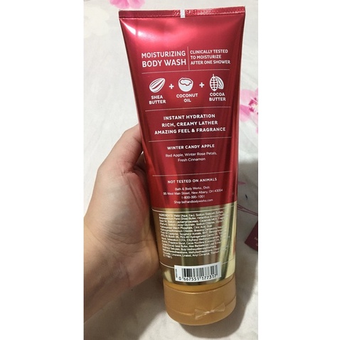 Sữa tắm dưỡng ẩm da Bath &amp; Body Works Winter Candy Apple Moisturizing Body Wash with shea butter &amp; cocoa butter 296ml Mỹ