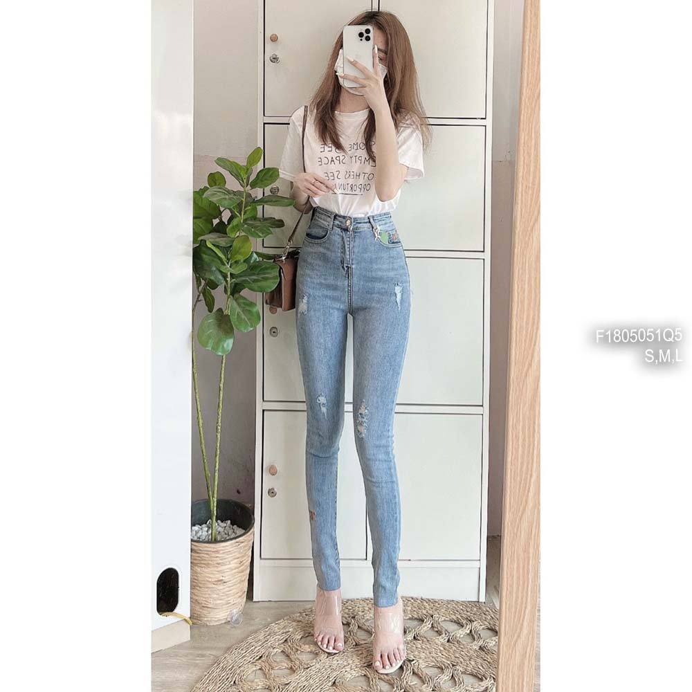 Quần jean dài ôm mài rách đắp túi sau thêu logo lưng cao tôn dáng!