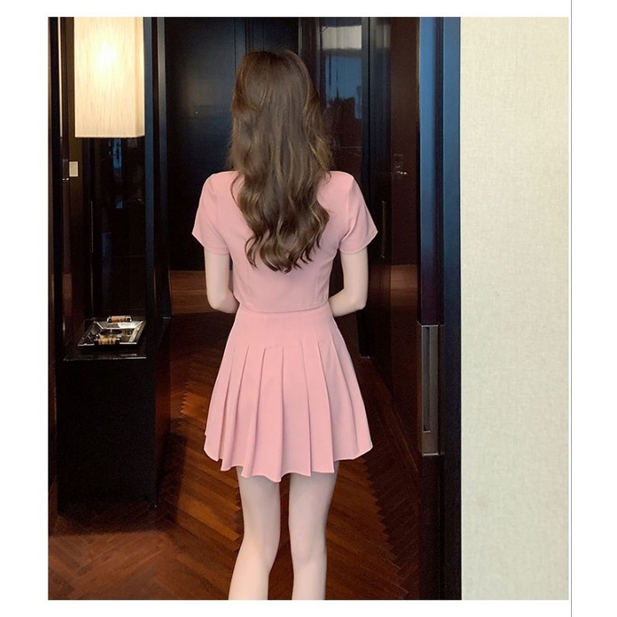 Set áo croptop + chân váy tennis kaki oder taobao