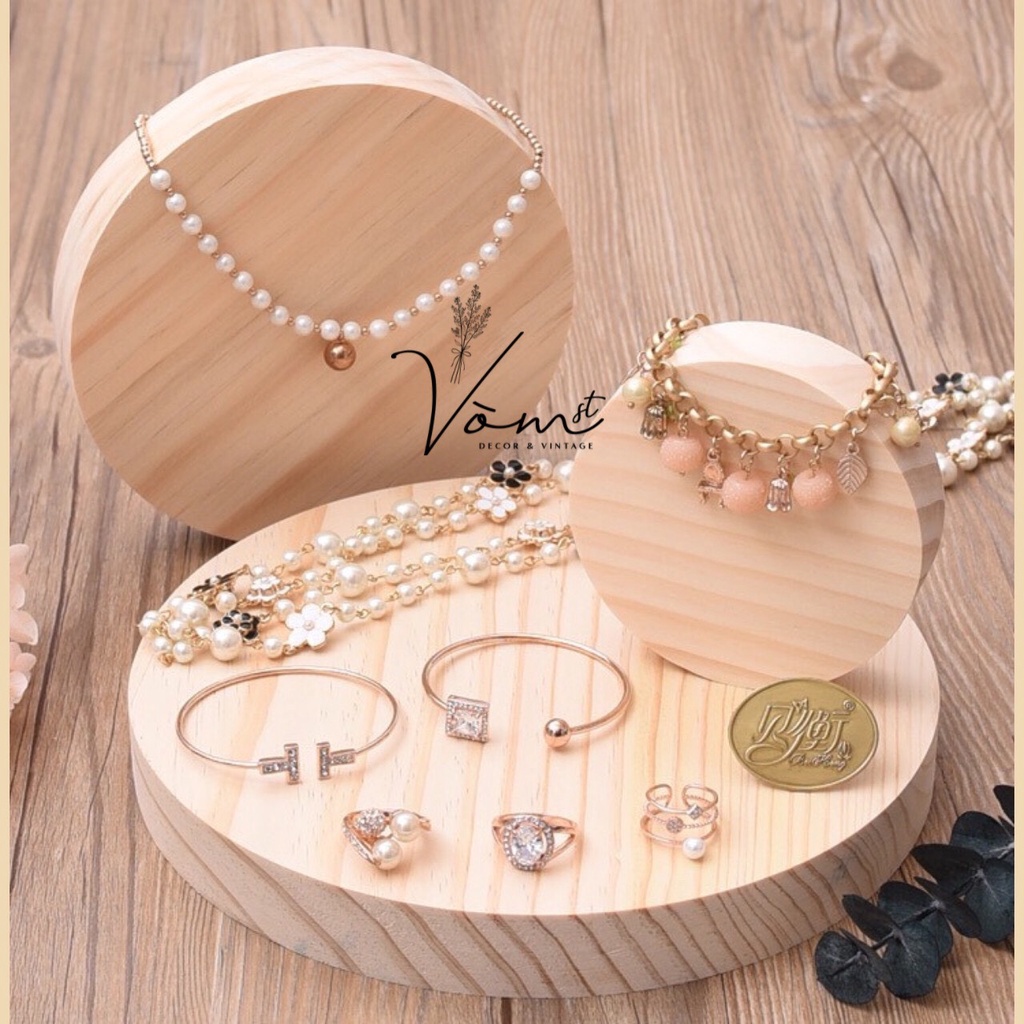 Đĩa tròn nguyên khối, dùng trưng bày trang sức vòng tay, nhẫn, dây chuyền, bông tai từ gỗ thông nguyên khối