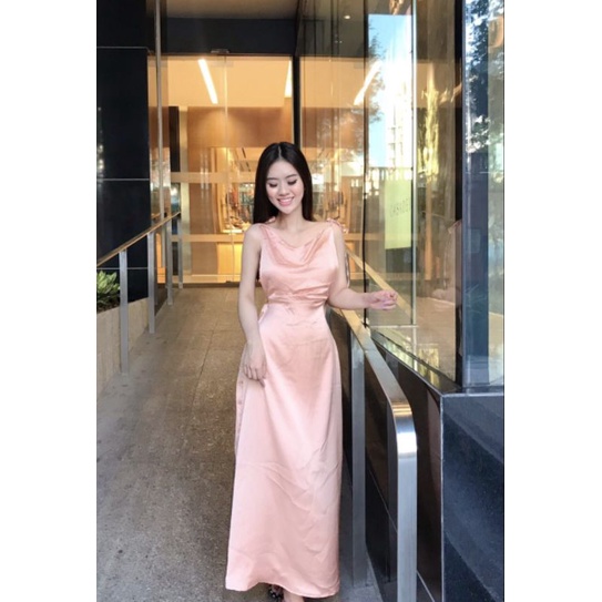 Đầm phi lụa hai dây hở lưng eo ôm dáng xuông