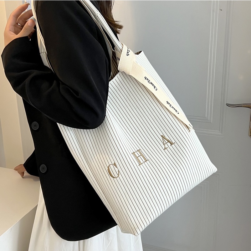 Túi xách đeo vai JASMIN NOIR vải bạt phối tua rua thời trang sành điệu dành cho nữ