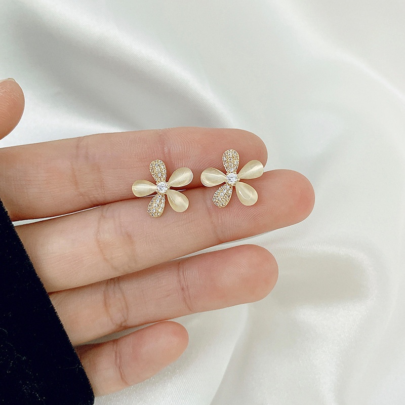 Bông tai mạ bạc 925 hình cánh hoa đính đá đơn giản thời trang phong cách Hàn Quốc