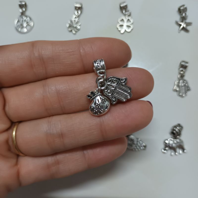 Charm Bàn Tay Giữ Tài lộc ống lùa bạc thái làm bộ chặn xâu vòng