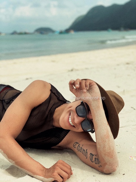 Áo tanktop lưới cổ xẻ