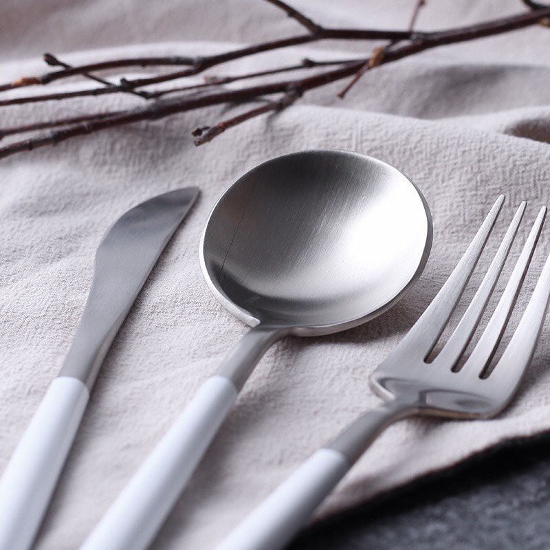 Bộ dụng cụ ăn bằng thép không gỉ phong cách Hàn Quốc, dao đũa thìa mạ vàng màu trắng bạc: 8.7