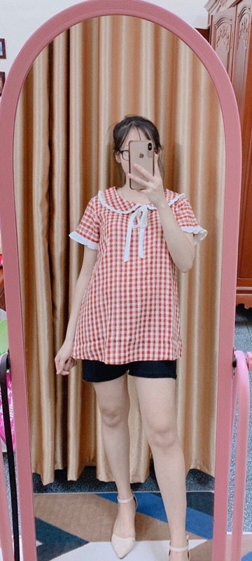 Áo bầu cổ nơ đáng yêu.