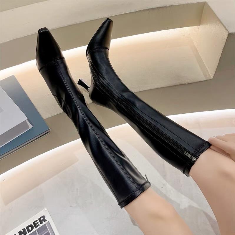 Boots lửng cổ cao dưới gối mũi nhọn da mềm ôm chân gót cao 7,5cm YAN