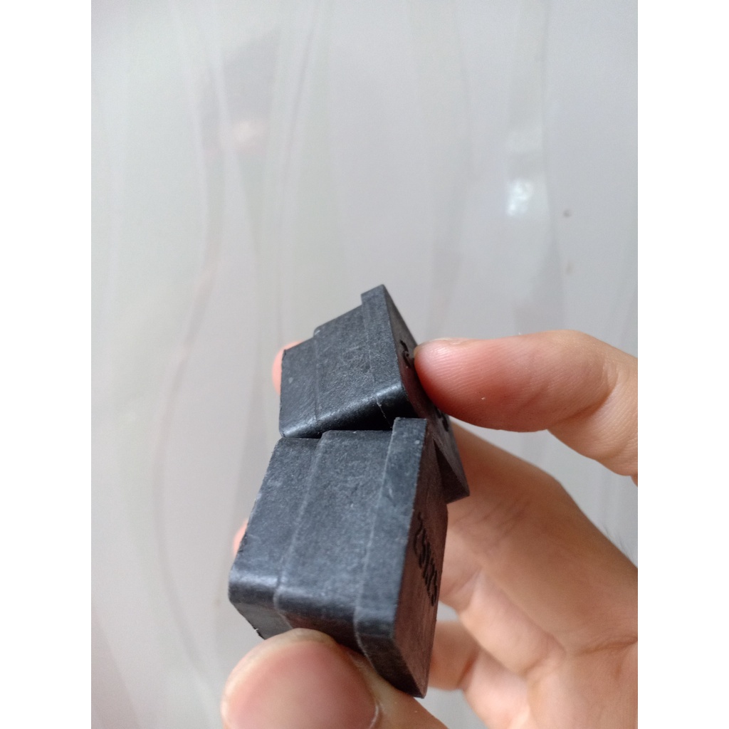 Bộ 10 nhựa caosu , bịt chân bàn, ghế,ống nhựa, sắt hộp , xích đu 25x25