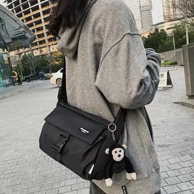 Túi đeo chéo vải dù nắp khóa bấm nhựa thiết kế đa dụng phong cách thời trang đường phố