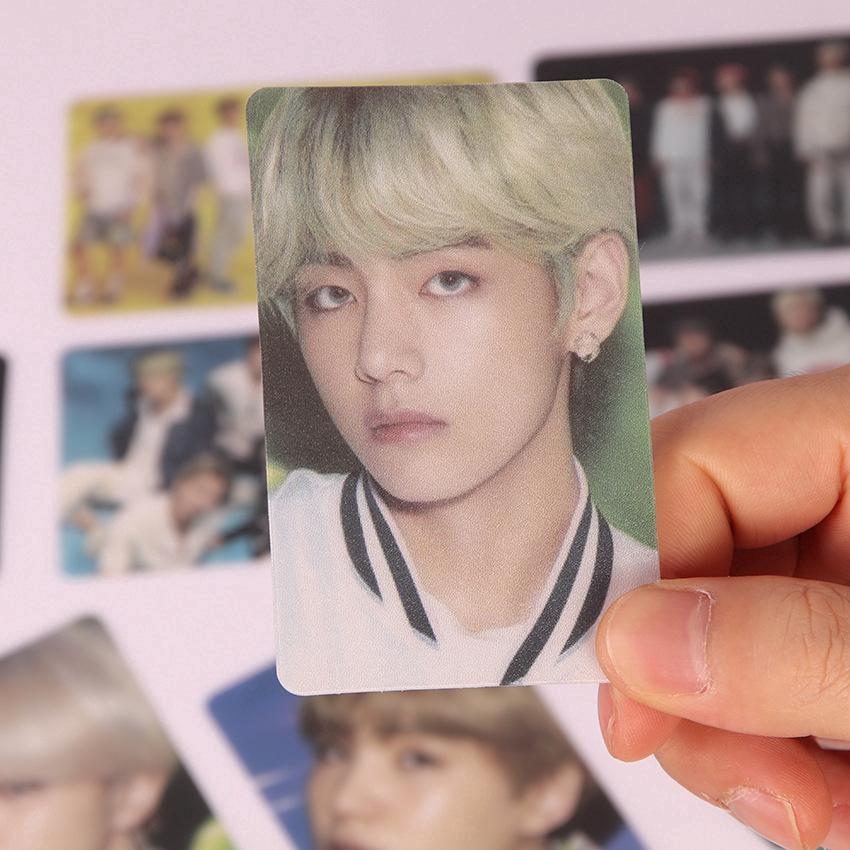 Thẻ bài in hình nhóm nhạc BTS