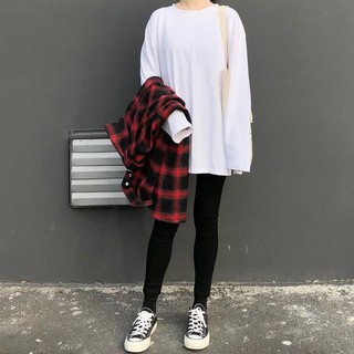 Áo thun trắng tay dài oversize