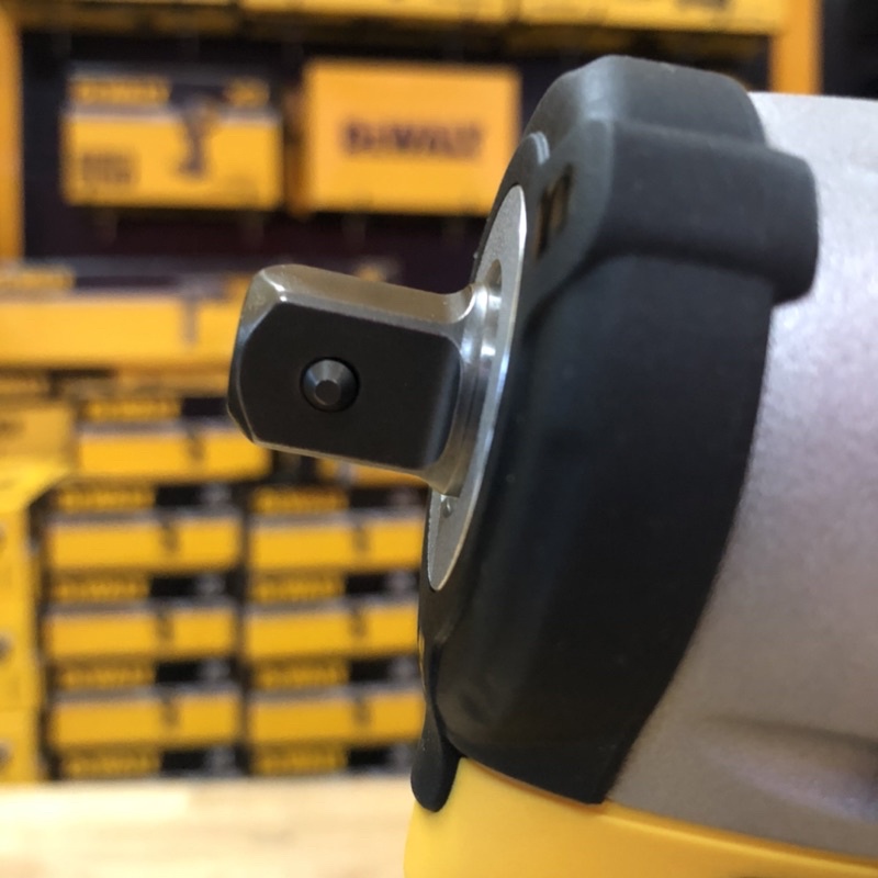 Máy siết bulong Dewalt DCF 922